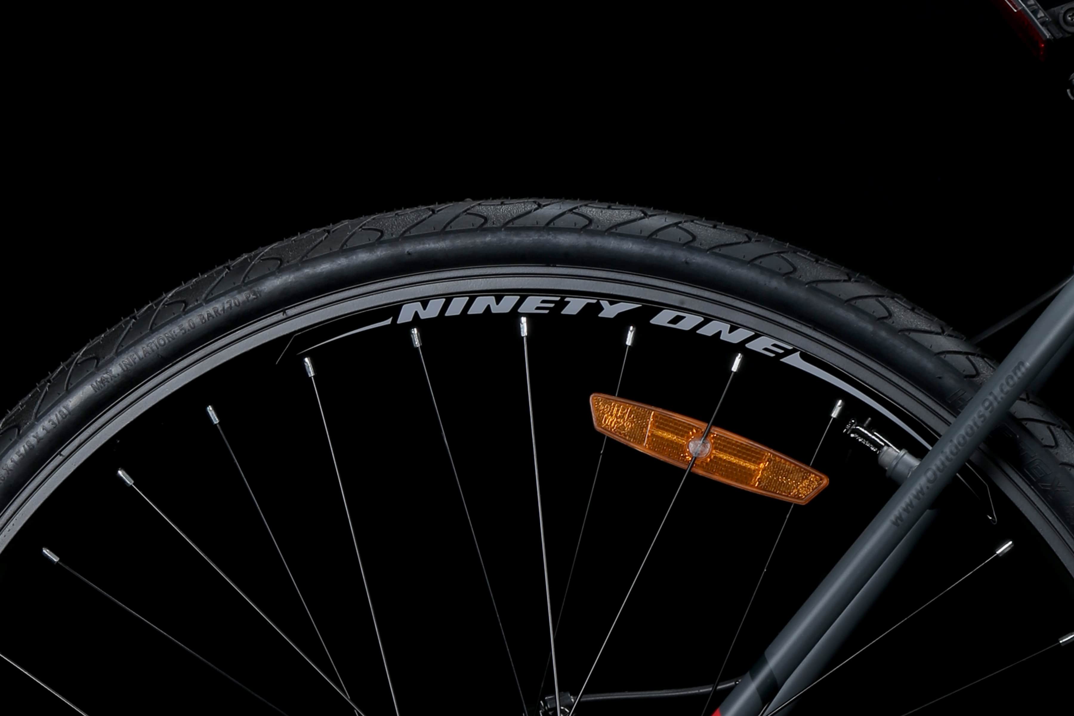 slim tyre racing cycle